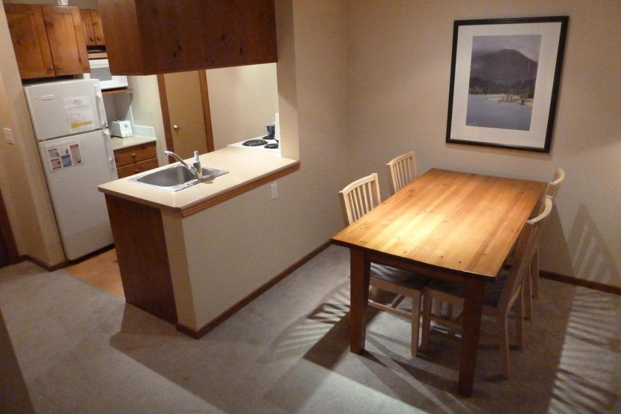 Holiday Home Sun Peaks Bagian luar foto